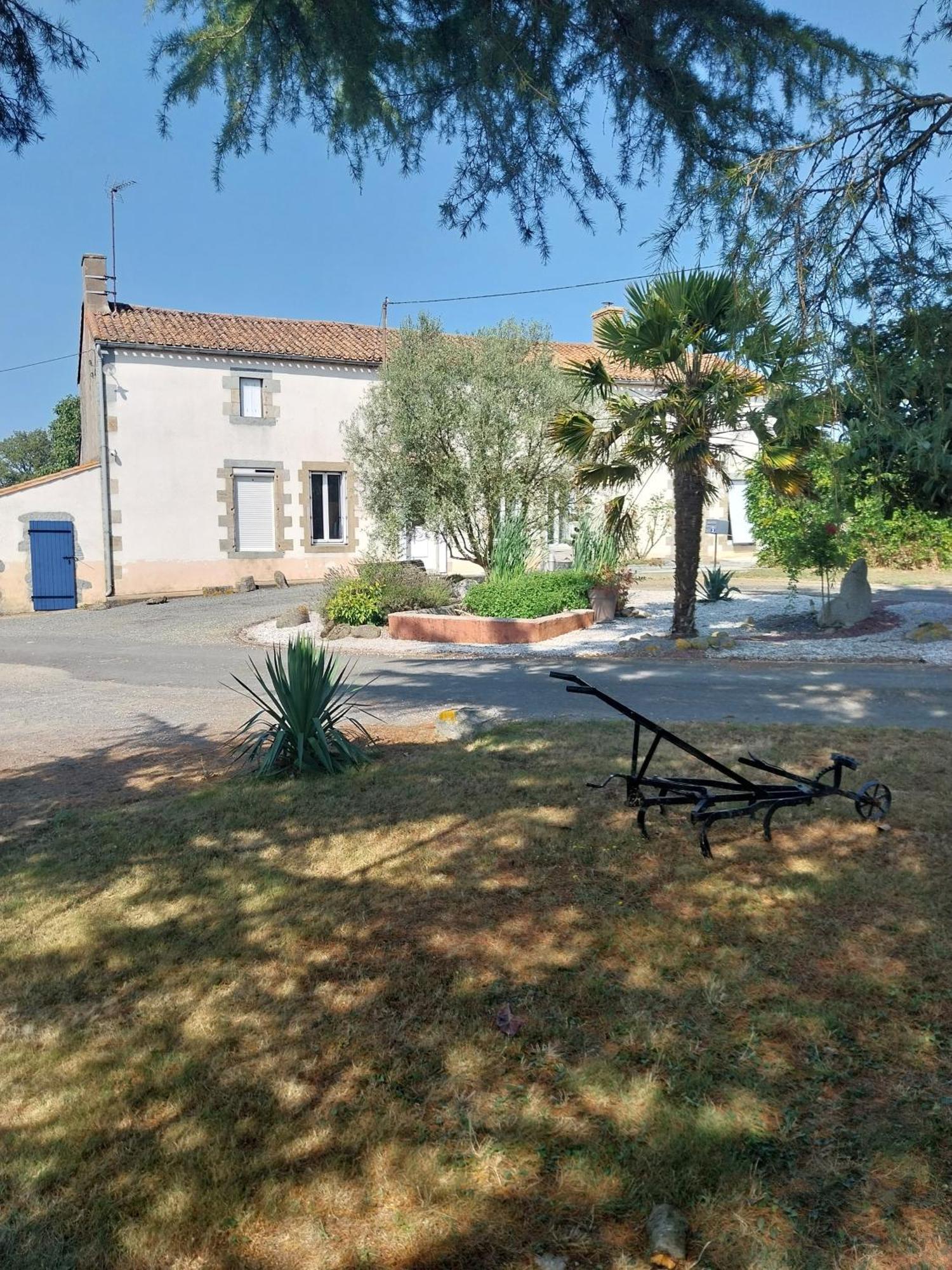 Bed and Breakfast Au Granit Bleu Faye-l'Abbesse Exterior foto